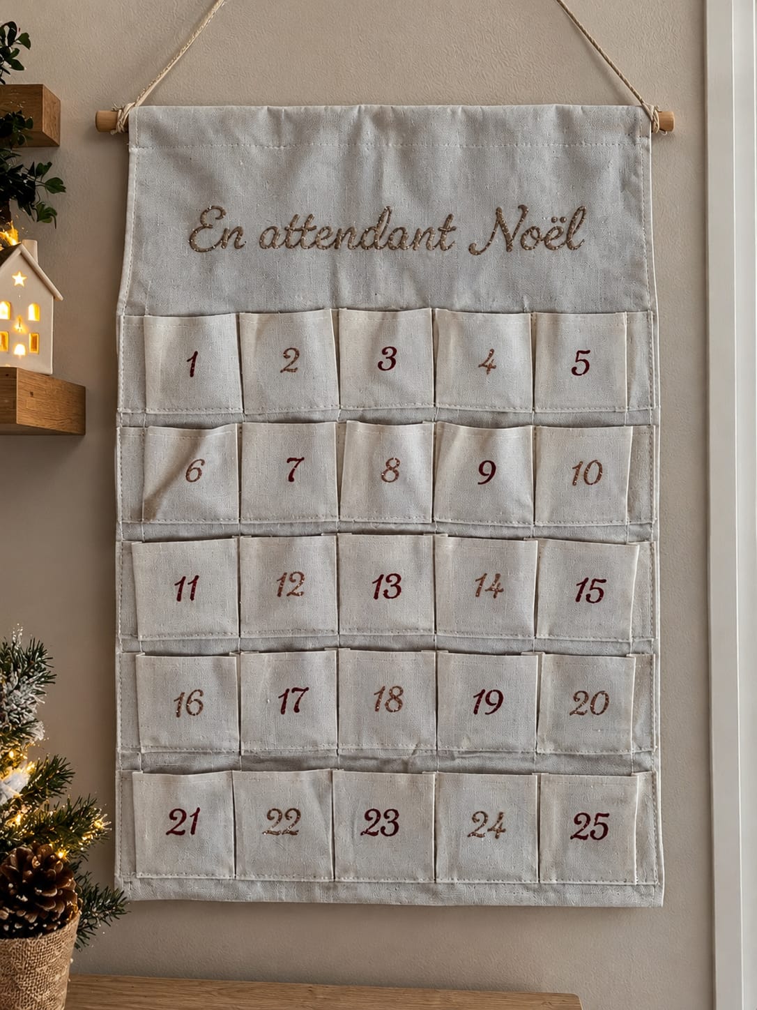 Calendrier de l’Avent mural en tissu – En attendant Noël 🎅